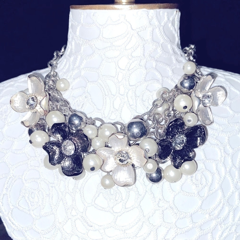 Women’s Necklace Black & White Metal Flower Faux Pearls Rhinestones Silvertone